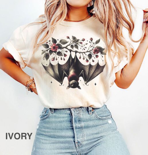 Discover Pink Halloween Bat Graphic T-Shirt