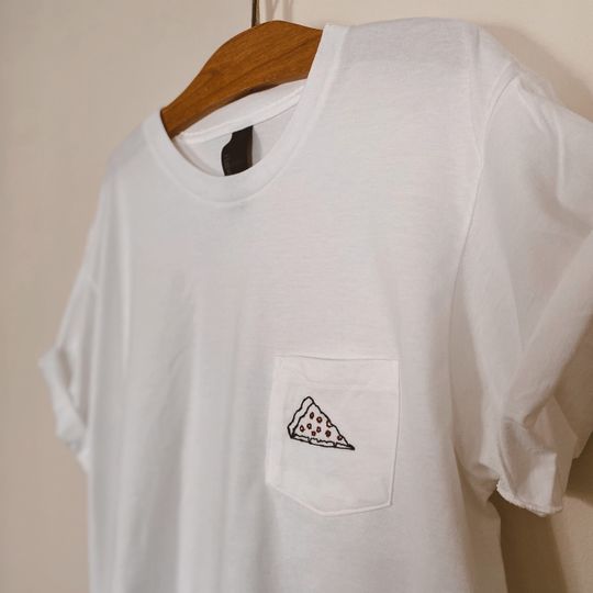 Discover pizza slice embroidered pocket tee