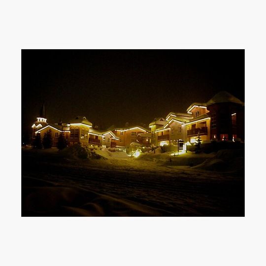 Discover sun peaks at night