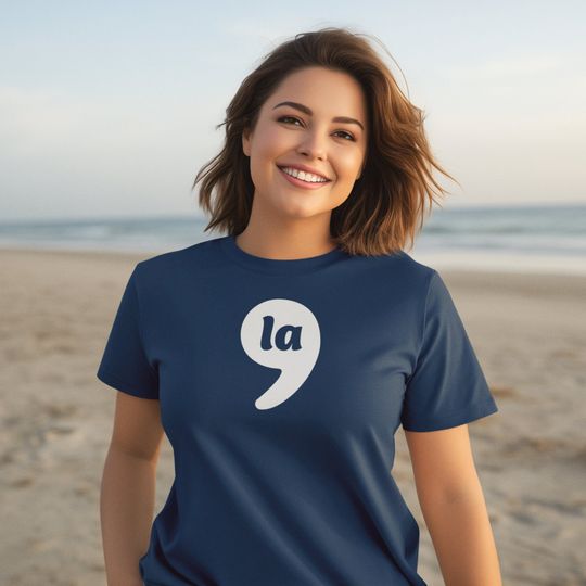 Discover Kamala Harris Comma + La 2024 Unisex T-shirt