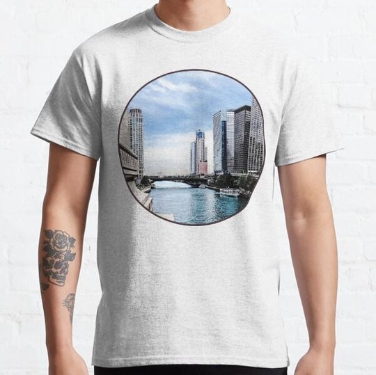 Discover Chicago - View From Michigan Avenue Bridge