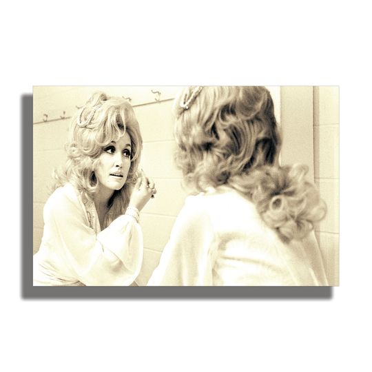 Discover Dolly parton applying facial make-up Premium Matte Vertical Poster