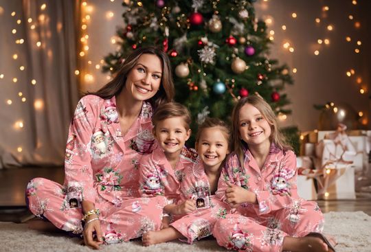 Discover Christmas Outfit Mommy and Daughter Match Pink Christmas Loungewear Pajama Set