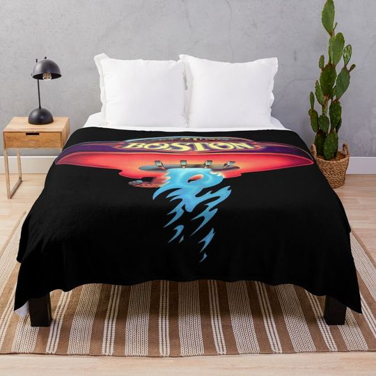 Discover moon in river Throw Blanket
