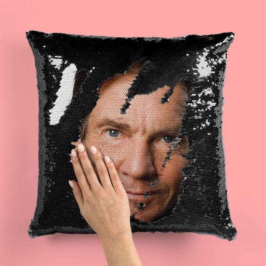Discover DENIS QUAID - Fan Sequin Pillowcase