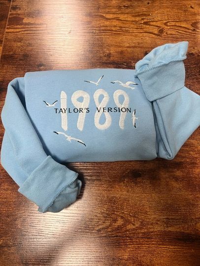 Discover 1989 TV Embroidered Sweatshirt
