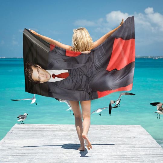 Discover Henry Cavill Beach Towel