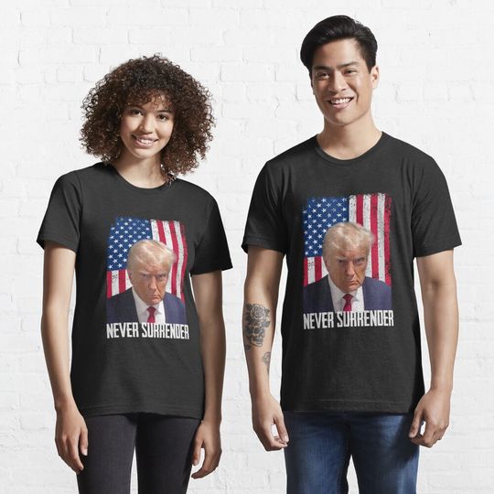 Discover Never Surrender President Trump 2024 Trump Mugshot Gear Essential T-Shirt