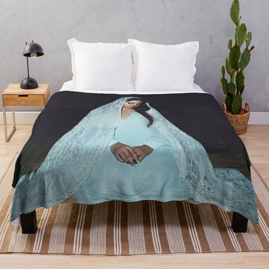 Discover Lana del Rey Throw Blanket