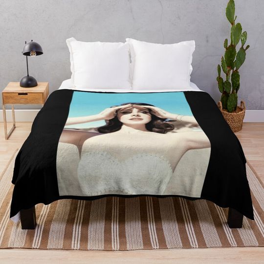 Discover Le soleil chaud et Lana . classique Throw Blanket