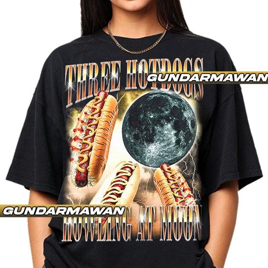 Discover Limited Three Hotdogs Howling At Moon Vintage T-Shirt, Gift For Woman and Man