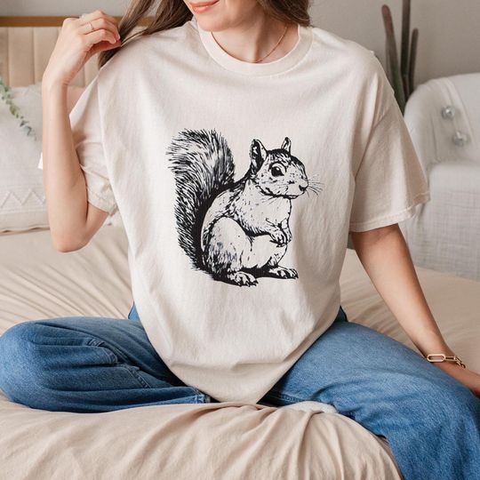 Discover Floral Squirrel Shirt, Cute Squirrel Graphic Tee, Nature Lover Floral T-Shirt
