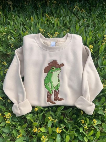 Discover Western frog embroidered sweatshirt, Cute vintage whimsical cottage core sweatshirt