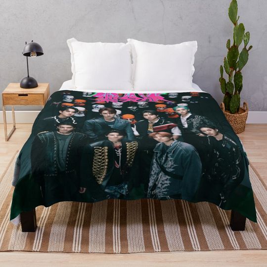 Discover Stray Kids Rock Star Comeback Throw Blanket