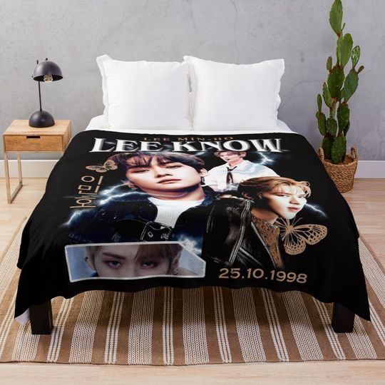 Discover LEE KNOW Shirt Vintage 90 Retro T Shirt Tee Throw Blanket