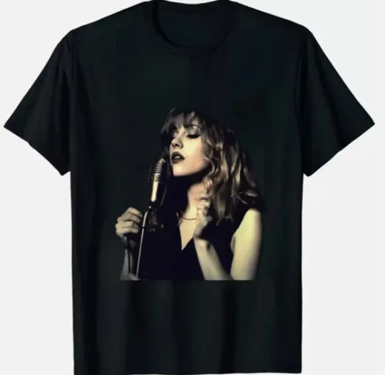 Discover Stevie Nicks On Stage Fleetwood Mac Vintage Unisex T-Shirt