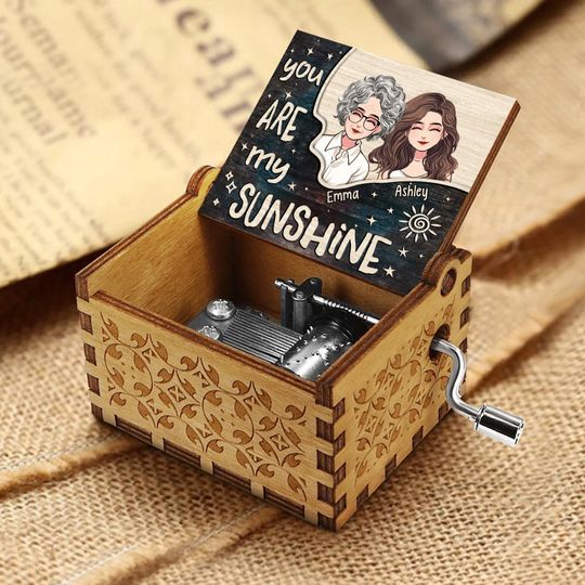 Discover You Are My Sunshine - Personalized Mother's Day Mother Hand Crank Music Box