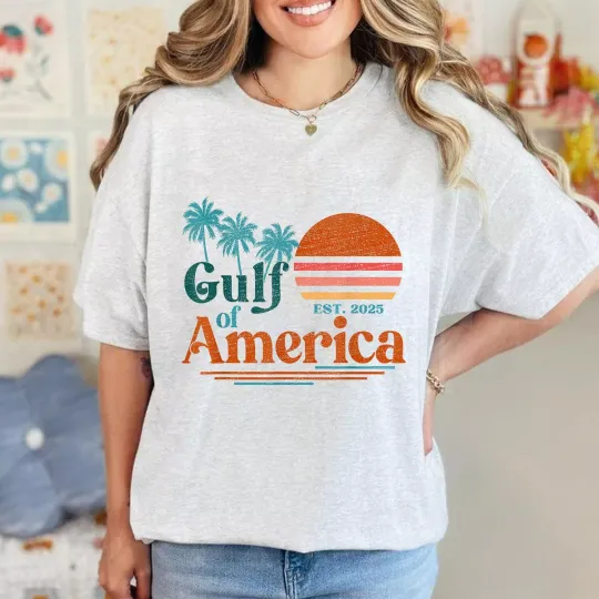 Discover Gulf Of US America 2025 American Flag Mexico Retro Vintage Unisex T-Shirt