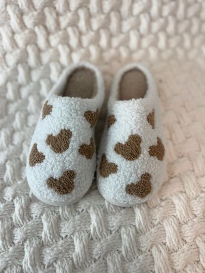 Discover Tan MM Head Slippers