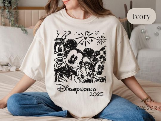 Discover Retro Disneyyworld 2025 Mickeyy And Friends Shirt, Retro walt disneyy Shirt