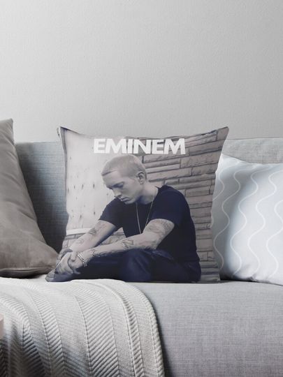 Discover The Wonders of the animall kingdom Pillow