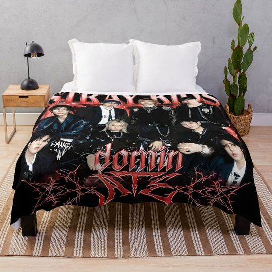 Discover Stray Kids Kpop Bootleg 90s Throw Blanket