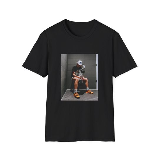Discover Iconic Caitlin Clark Bathroom Trophy Picture Kobe Bryant Pose Shirt
