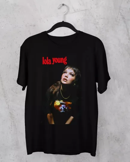 Discover Lola Young black BLACK T-shirt