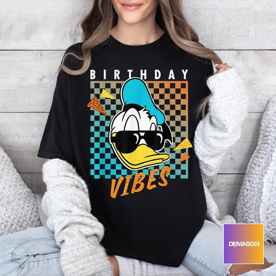 Discover Disneyyy Donald Duckk Birthday Vibes 80s T-Shirt