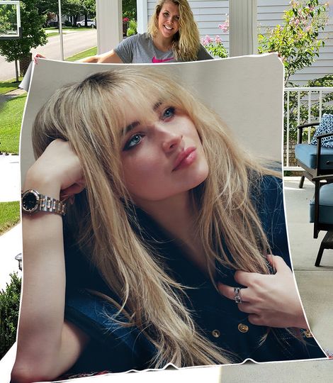 Discover Singer Sabrina Carpenter Fleece Blankets, Fan Gifts