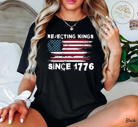 Discover No King In America Retro Democracy Shirt, Rejecting Kings Since 1776 Tee, Women Patriotic 4th of July T-Shirt, USA Independence Day Shirt