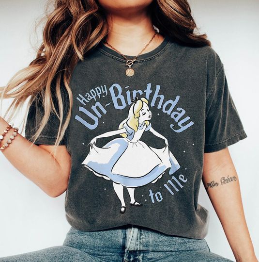 Discover Disneyyy Alice Princess Happy Un-Birthday To Me Retro T-shirt