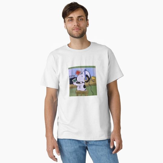 Discover Snoopy listening to Music Classic T-Shirt