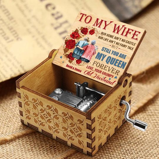 Discover You Are My Queen - Personalized Couple Hand Crank Music Box