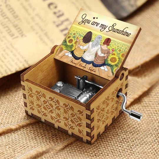 Discover You Are My Sunshine - Personalized Mother’s Day Mother Hand Crank Music Box