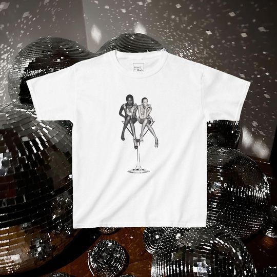 Discover Naomi Campbell & Kate Moss on cocktail drink T-shirt