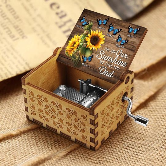 Discover You Are My Sunshine - Gift for grandma, dad, mom, grandpa - Personalized Hand Crank Music Box