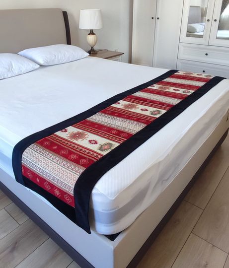Discover Rug Pattern Beige,Red & Black Colors Bed Runner