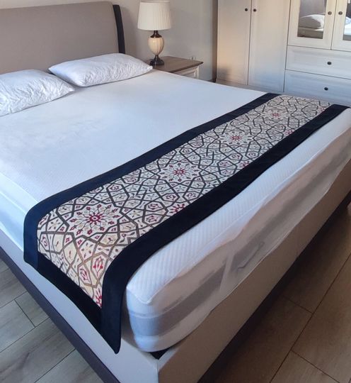 Discover Bed Runner, Tile Pattern Beige & Black Bed Runner