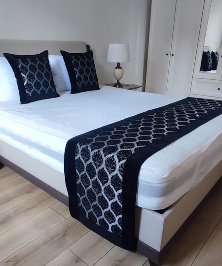 Discover Bed Runner Set,Modern Pattern Black&Silver Colors