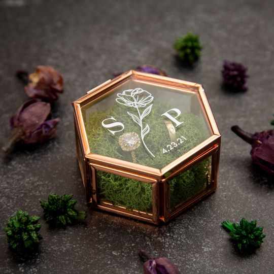 Discover Hexagon Glass Ring Box with Moss - Gold or Rose Gold