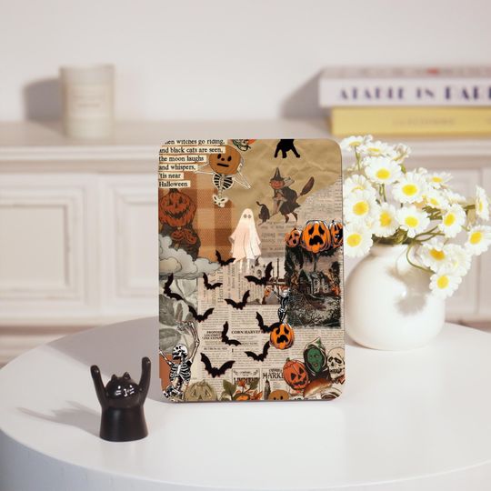 Discover Halloween Kindle Case