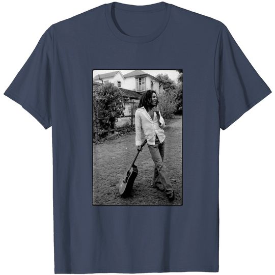 Discover Bob Marley x David Burnett Black & White Guitar Photo T-Shirt