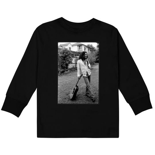 Discover Bob Marley X David Burnett Black & White Guitar Photo Kids Long Sleeve T-Shirt