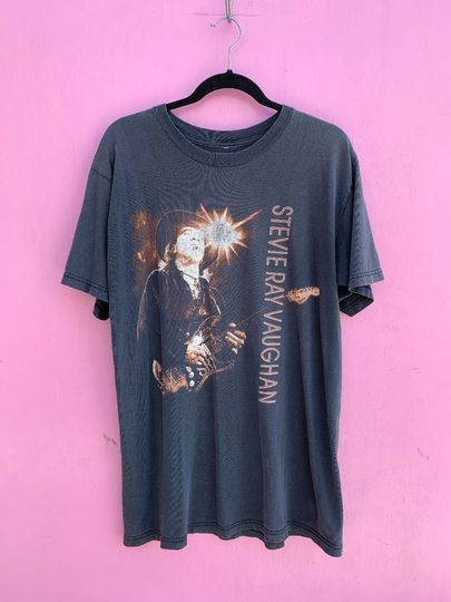 Discover Vintage Washed Out Stevie Ray Vaughan 1996 Print Graphic T-shirt