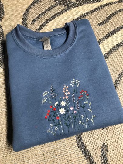 Discover Wildflowers Embroidered crewneck Sweatshirt