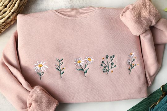 Discover Pink daisy embroidered crewneck sweatshirt