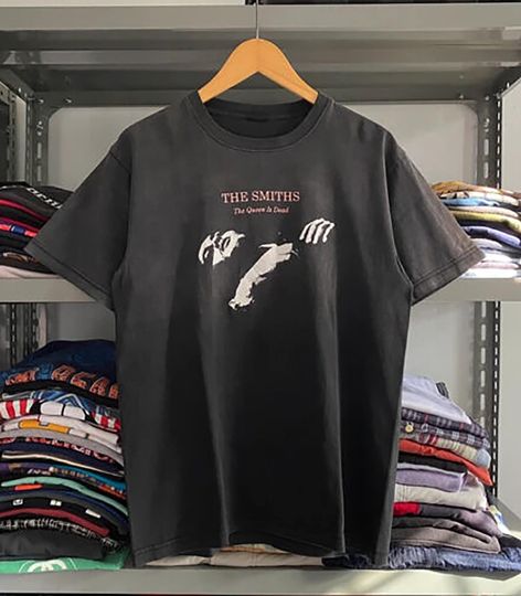 Discover Vintage The Smiths Music T-Shirt - Classic Design