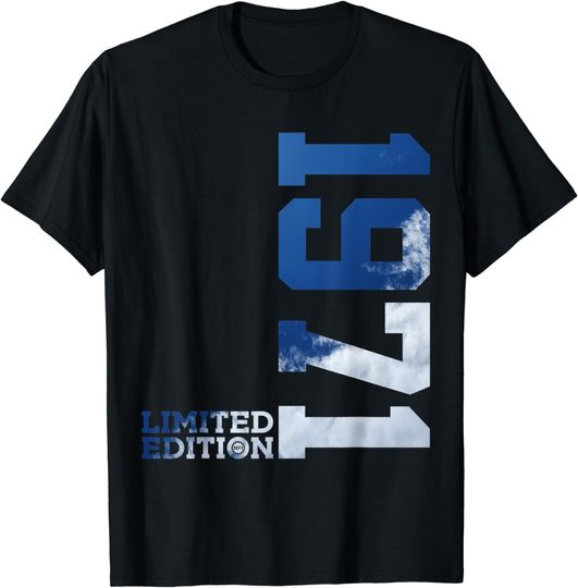 Discover Limited Edition 1971 52 Years 52th Birthday T-Shirt