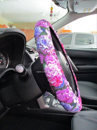 Discover Hydrangea steering wheel cover